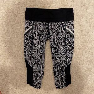 Lululemon run a marathon black pretty palm Sz 6